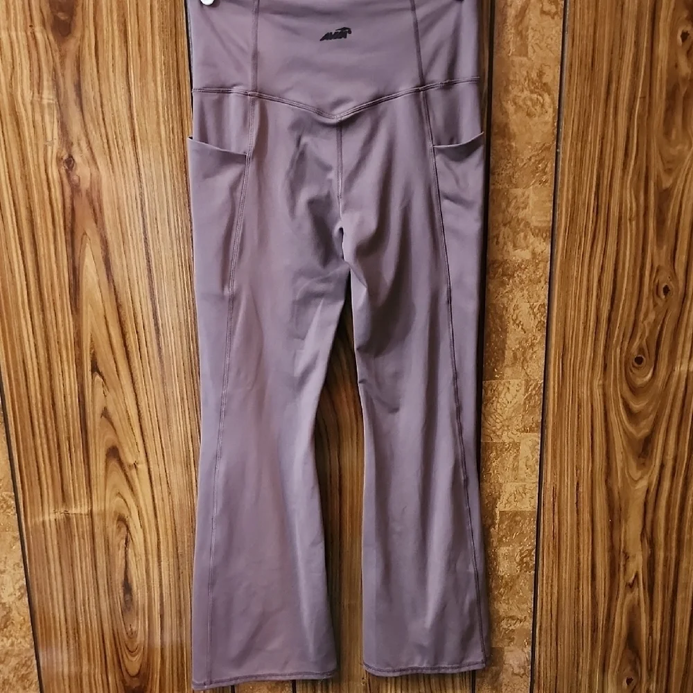 Purple Boot Cut High-Waisted Athletic Pants Size M